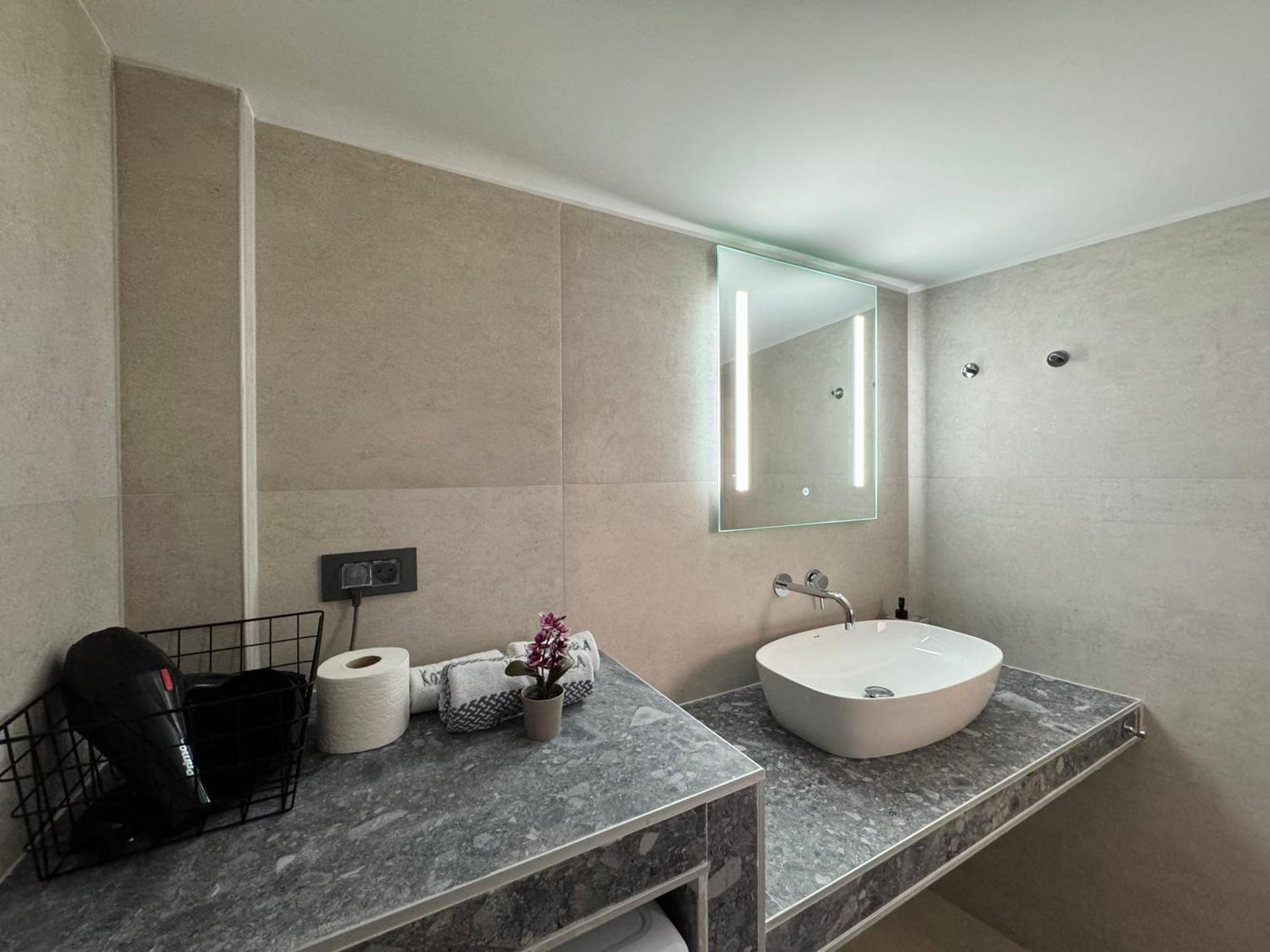 Spacious Apartment Near Monastiraki By Kozy Koala Athènes Extérieur photo